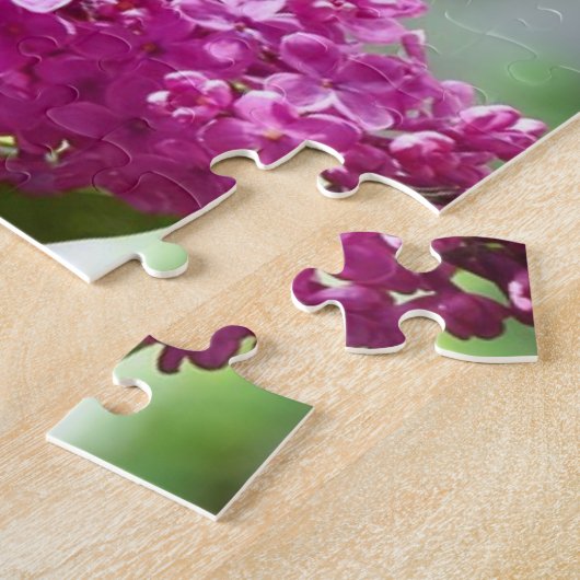 Roze en Paarse Lila lente bloemen in een mandje Legpuzzel (Zijkant)