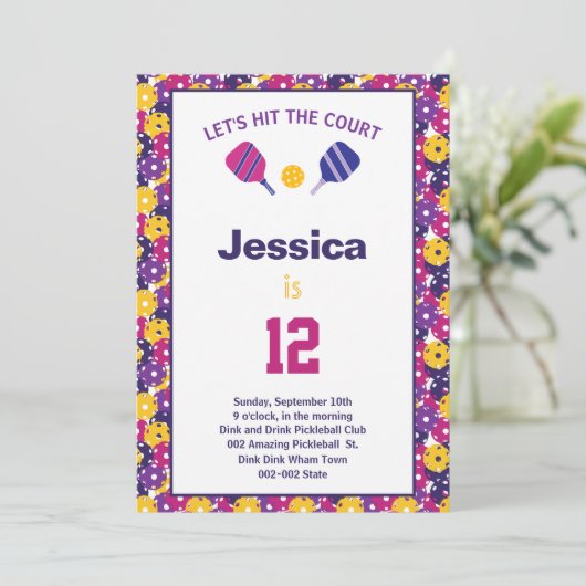Roze en paarse Pickleball B-day party + RSVP Uitno Kaart (Staand voorkant)