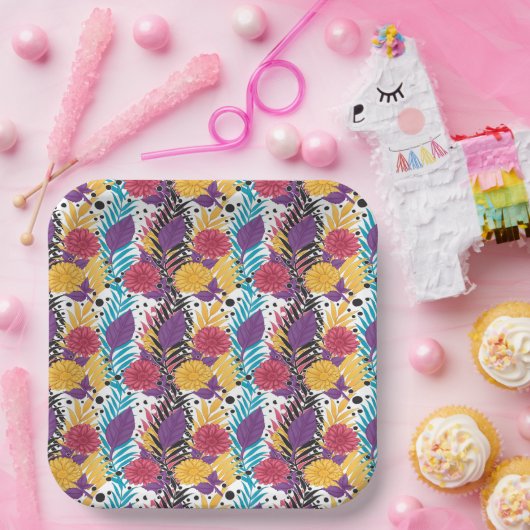 Roze en paarse snijbloemen met ingewikkelde bloemb papieren bordje (Feest)