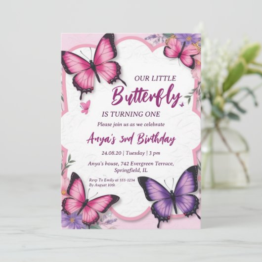 Roze en paarse vlinder verjaardagsuitnodigingen kaart (Staand voorkant)