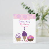 Roze en Paarse zoete behandelingen van de verjaard Kaart (Staand voorkant)