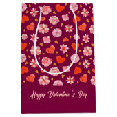 Roze en rode bloemen en harten medium cadeauzakje (Voorkant)