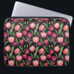 Roze en rode bloementulp laptop sleeve<br><div class="desc">Deze stoffen laptoptas heeft een design met levendige roze en rode tulpenbloemen tegen een donkere zwarte achtergrond. De weelderige groene tulpenbladeren voegen contrast toe, waardoor een frisse pop van kleur naar de donkere achtergrond komt. Dit gedurfde bloemmotief straalt elegantie en sophisticatie uit en is perfect voor iedereen die van een...</div>