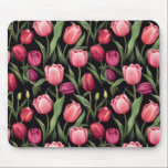 Roze en rode bloementulp muismat<br><div class="desc">Deze mousepad heeft levendige roze en rode tulpenbloemen die opvallen tegen de donkere contrasterende achtergrond en de weelderige groene bladeren. Dit gedurfde bloemmotief straalt elegantie en sophisticatie uit en is ideaal voor iedereen die van levendige maar verfijnde design houdt. De zwarte achtergrond creëer staat in schril contrast met de felroze...</div>