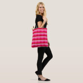 Roze en Rode Driehoek Stripes Canvas tas (Op model)