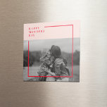 Roze en Rode Foto Moederdag Gift Magneet<br><div class="desc">Show uw waardering voor mama met deze gepersonaliseerde roze en rode foto Moederdag Gift! Pas dit speciale item aan met een gekoesterde foto die je dierbaarste herinneringen samen vastlegt. Of het nu gaat om een familieportret, een openhartig moment of een favoriete momentopname, dit doordachte geschenk zal haar hart zeker opwarmen....</div>