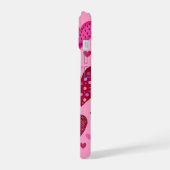 Roze en rode hartjes met patronen iPhone 15 case (Linkerkant)