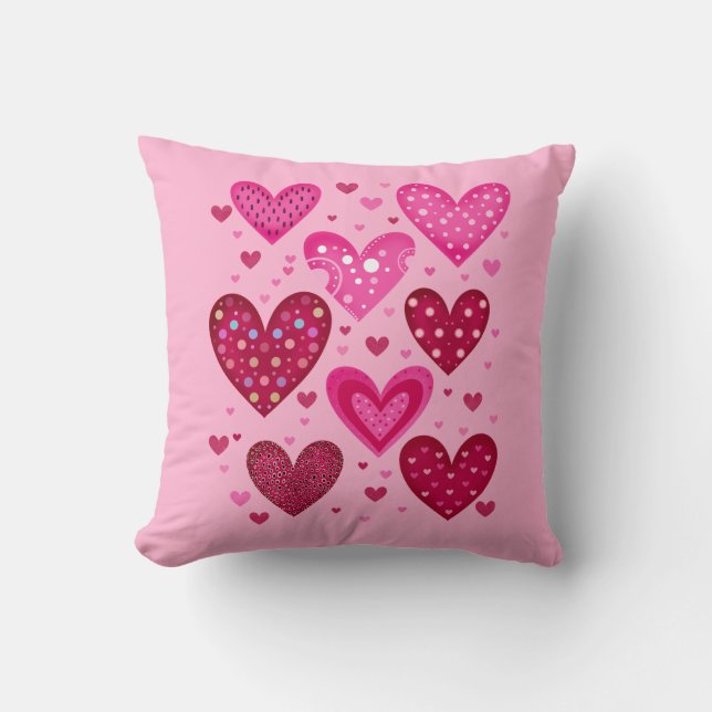 Roze en rode hartjes met patronen kussen (Voorkant)