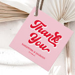 Roze en rode retro dank u bruiloft bedankjes labels<br><div class="desc">Maak uw huwelijksgunsten onvergetelijk met onze roze en rode retro Dank u bruiloftsgunst Labels! Perfect voor huwelijksgunsten voor gasten, deze labels voegen charme toe aan elke doe-het-zelf huwelijksgunsten, van snoep tot kleine souvenirs. Ontworpen voor een rode en roze bruiloft thema, brengen ze een levendige touch aan elk roze en rode...</div>