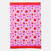 Roze en rode retroscellen en pooldots op roze theedoek (Verticaal)
