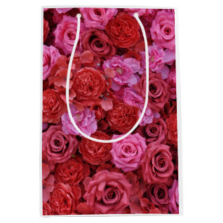 Roze en rode rozen bloemmotief medium cadeauzakje