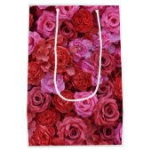 Roze en rode rozen bloemmotief medium cadeauzakje (Achterkant)