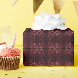 Roze en rode stippen en kronkelende lijnen op zwar cadeaupapier