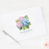 Roze en stoffige Blauwe Hortensia's Trouwcirkel Ronde Sticker (Envelop)