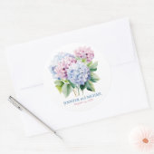 Roze en stoffige blauwe hortensia's trouwcirkel ronde sticker (Envelop)