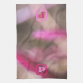 Roze en Taupe Camo Abstract Chic Monogrammed Theedoek (Verticaal)