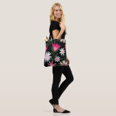 Roze en White Daisy Pattern Tote Bag (Op model)