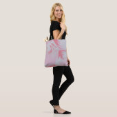 Roze en wit abstract schilderij tote bag (Op model)