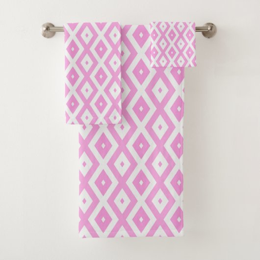 Roze en wit diamantpatroon bad handdoek (Insitu)