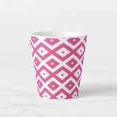 Roze en wit diamantpatroon latte mok (Voorkant)