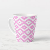 Roze en wit diamantpatroon latte mok (Linkerhoek)