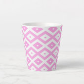 Roze en wit diamantpatroon latte mok (Voorkant)