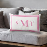 Roze en Wit Drie Lettermonogram Kussen<br><div class="desc">Roze en Wit Drieletterig Monogram Sierkussen</div>