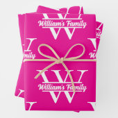 Roze en wit | Eenvoudig familienaam monogram Inpakpapier Vel (In situ)