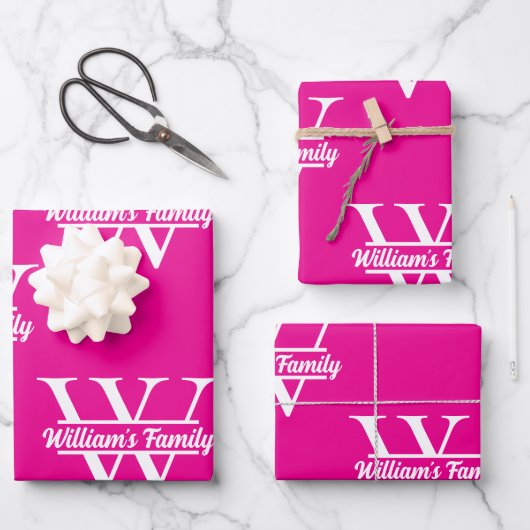 Roze en wit | Eenvoudig familienaam monogram Inpakpapier Vel (Voorkant)