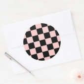 Roze en wit gecontroleerd ronde sticker (Envelop)
