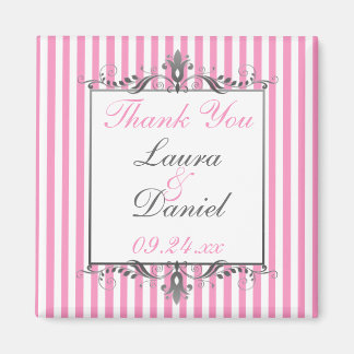 Roze en wit gestreepte trouwgunst magneet