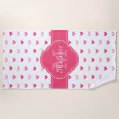 Roze en wit hartpatroon met monogram strandlaken (Voorkant)