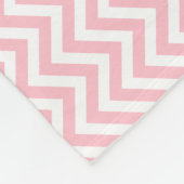 Roze en Wit Kleine Grootte Verticale Chevron Fleece Deken (Hoek)