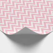 Roze en Wit Kleine Grootte Verticale Chevron Strep Cadeaupapier (Hoek)