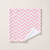 Roze en Wit Medium Horizontale Chevron Strepen Bad Handdoek (Wasdoekje)