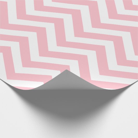 Roze en Wit Medium Size Chevron Stripes Cadeaupapier (Hoek)