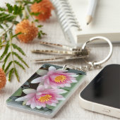Roze en witte 2-zijdige print Lotus Sleutelhanger (Voorkant Rechts)