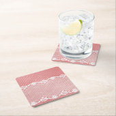 Roze en witte achtergrond met zwarte kant kartonnen onderzetters (Insitu)