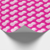 Roze en witte ananas patroon Verjaardag Cadeaupapier (Hoek)