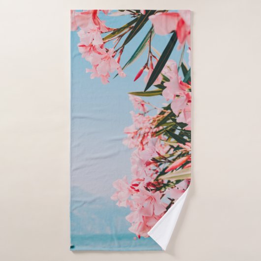 Roze en witte bloemen badhanddoek (Badhanddoek)