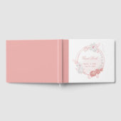 roze en witte bloemen met een bruiloft gastenboek (Volledig)