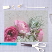 Roze en witte bloemen op textuur tissuepapier (Craft)