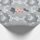 Roze en witte bloemen over grijze achtergrond cadeaupapier (Hoek)