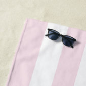 Roze en witte Cabana Stripe Strandlaken (In situ)