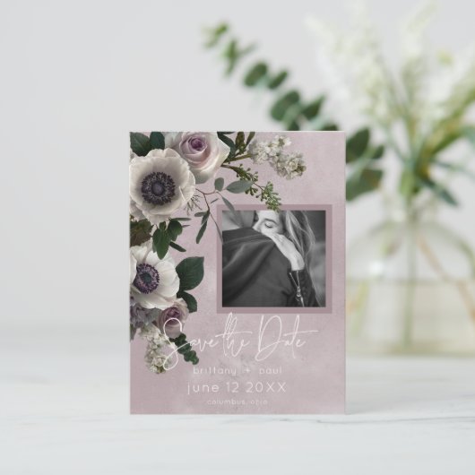 Roze en Witte Floral Moderne Foto opslaan Datum Aankondigingskaart (Staand voorkant)