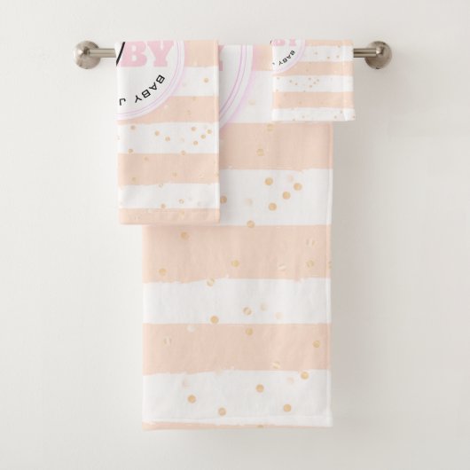 Roze en witte geMonogrammeerde Baby Stripes Bad Handdoek (Insitu)