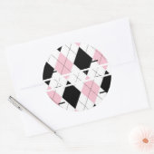 Roze en witte, gepersonaliseerde monogram envelop ronde sticker (Envelop)