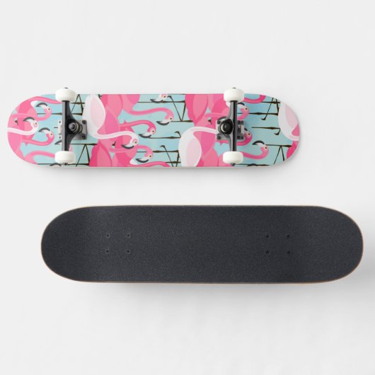 Roze en witte gewassen van vlamingos skateboard (Horizontaal)