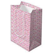 Roze en Witte Gingham Patroon Kersen Gift Bag Medium Cadeauzakje (Voorkant Gekanteld)