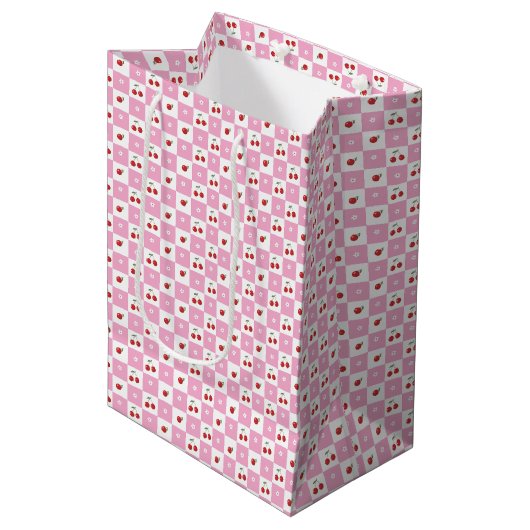 Roze en Witte Gingham Patroon Kersen Gift Bag Medium Cadeauzakje (Voorkant Gekanteld)